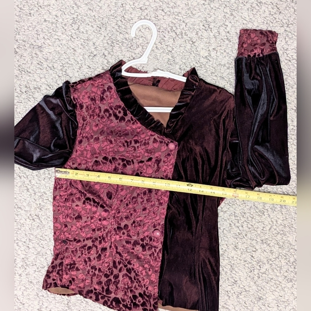 Striking Women's (Size Medium) Velvet V-Neck Blouse/Top - Picture 9 of 11